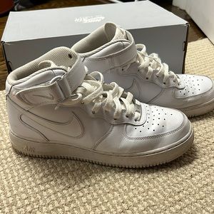 Nike womens Air Force 1 mid